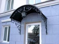 Комбинированный кованый козырек